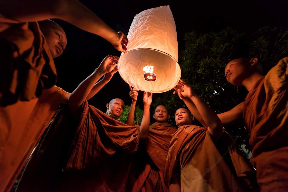  The monks hold light floating balloon made of paper annually at Makha Bucha. Same Loy Krathong festival in Chiang mai. On February 22, 2016 in Udon Thani, Thailand.