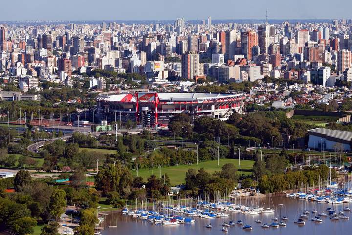 The Great Lakes and Glaciers of Argentina - image 4