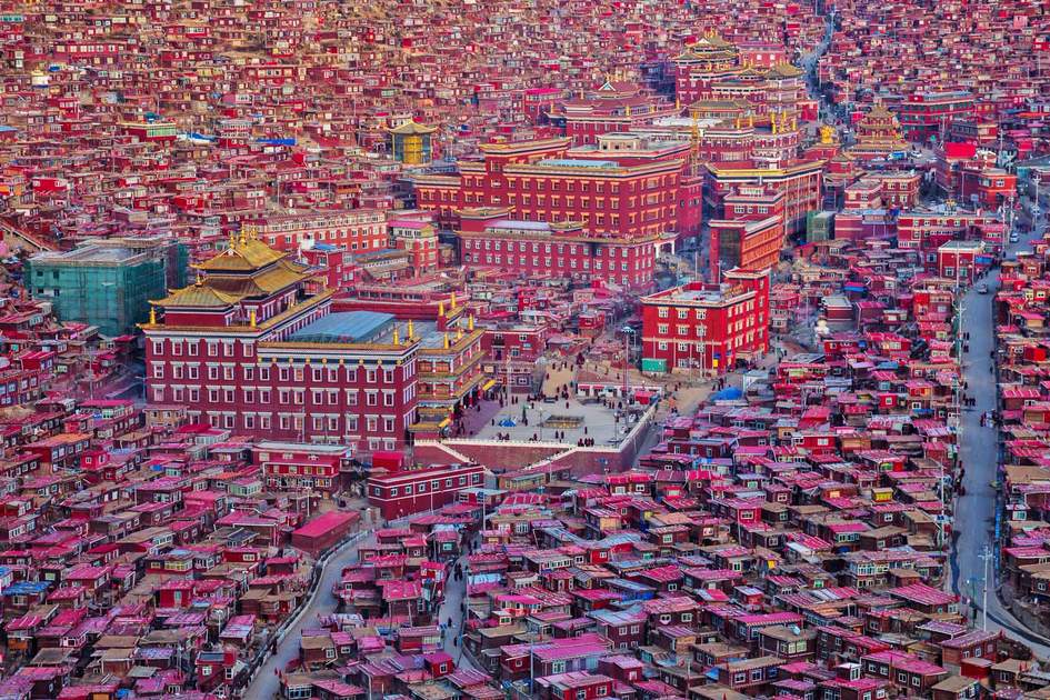 Larung Gar Buddhist Academy, Sichuan, China