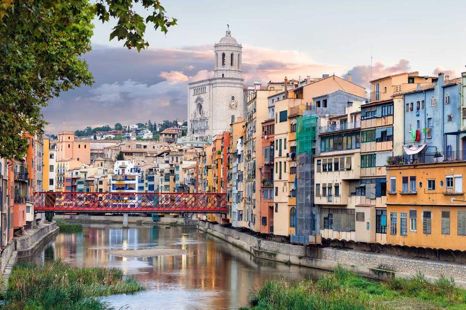 Eiffel Bridge over River Onyar in the Jewish Quarter, Girona. Photo: Shutterstock Eiffel Bridge over River Onyar in the Jewish Quarter, Girona. Photo: Shutterstock