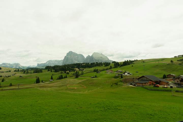 Italian Peaks and Waters: Venice, Dolomites, Lake Garda - image 8